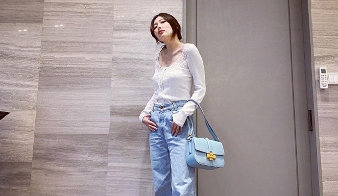 泫雅锁骨钉火了看着都疼(金泫雅锁骨)