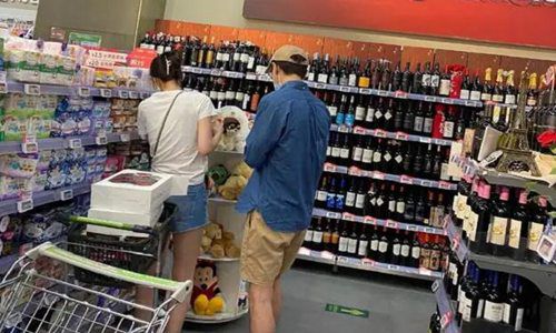 杨玏与女友王玉雯挽手搂腰(杨玏王玉雯在一起了吗)