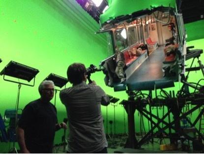 为什么拍电影时都采用绿色幕布当做背景色？(拍摄电影用的幕布颜色)