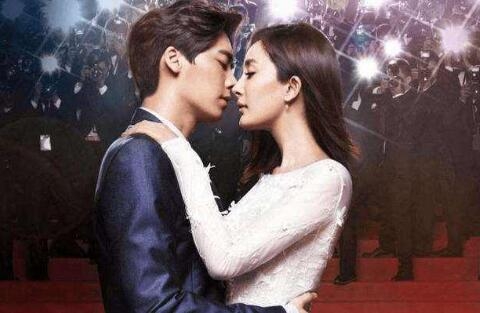 李易峰被卡拉摸头什么情况(李易峰和超模卡拉) 李易峰被卡拉摸头什么情况(李易峰和超模卡拉)