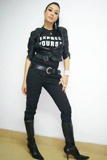 钟丽缇穿牛仔裤的图片(钟丽缇的穿衣风格)