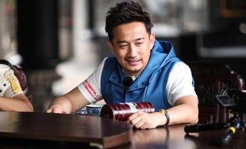 黄磊的女儿遗传了谁的基因?黄磊是怎么教育(黄磊的女儿怎么啦)