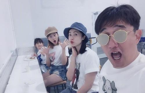 黄磊的女儿遗传了谁的基因?黄磊是怎么教育(黄磊的女儿怎么啦)