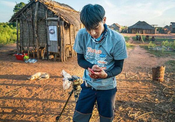 黄子韬为吴孟达祈祷(黄子韬祈祷照片)