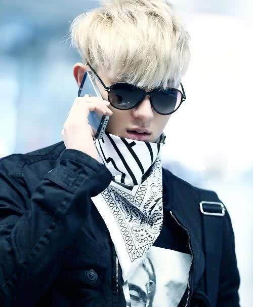 黄子韬为吴孟达祈祷(黄子韬祈祷照片)