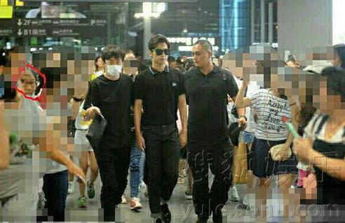 虹桥一姐龚玉雯为什么走红？虹桥一姐表情包(虹桥一姐人气暴涨大个女粉丝紧随左右)