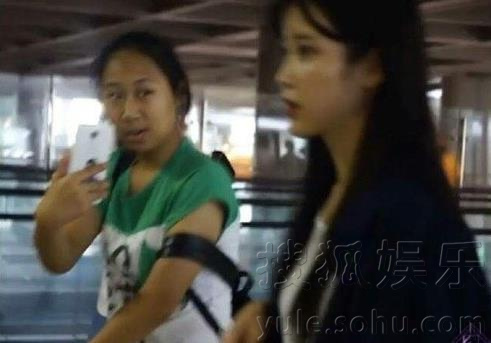 虹桥一姐龚玉雯为什么走红？虹桥一姐表情包(虹桥一姐人气暴涨大个女粉丝紧随左右)