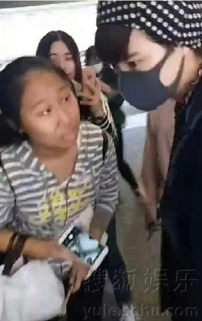 虹桥一姐龚玉雯为什么走红？虹桥一姐表情包(虹桥一姐人气暴涨大个女粉丝紧随左右)