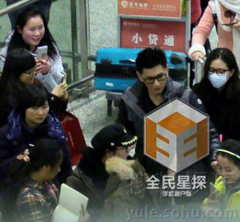 虹桥一姐龚玉雯为什么走红？虹桥一姐表情包(虹桥一姐人气暴涨大个女粉丝紧随左右)