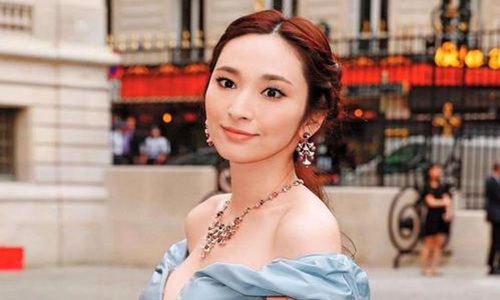 吴佩慈五年生四胎后首露面(吴佩慈第四胎)