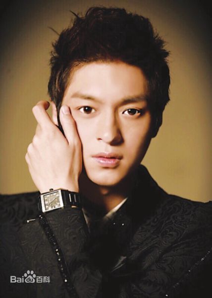 安钧璨安以轩是什么关系？安钧璨是怎么死的(安钧璨38岁冥诞 安以轩连续七年为其庆生)