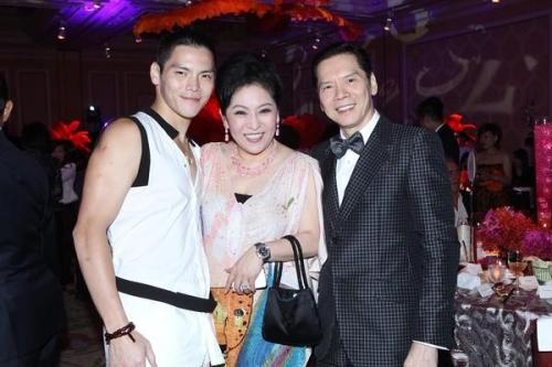 刘嘉玲向华强什么关系发生了什么(刘嘉玲和向华强有关系吗)