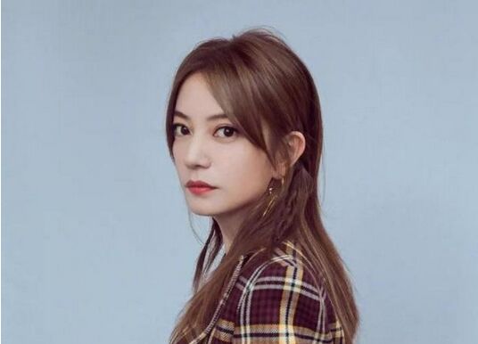 周迅赵薇为什么不和？周迅和窦倩童是同性恋(赵薇周迅和好了吗)