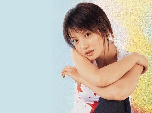 周迅赵薇为什么不和？周迅和窦倩童是同性恋(赵薇周迅和好了吗)