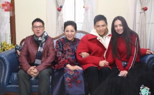 向佐郭碧婷出席向家晚宴微博狂撒狗粮(向佐到郭碧婷家吃饭)