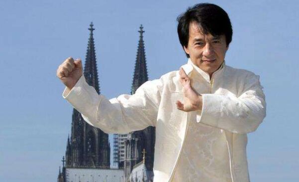 成龙真名叫什么(成龙真名到底叫什么)