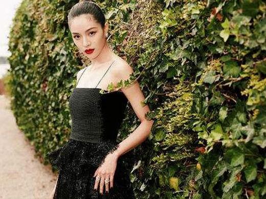 钟楚曦冯小刚澳门过夜是怎么回事？具体背后(钟楚曦和冯小刚怎么了)