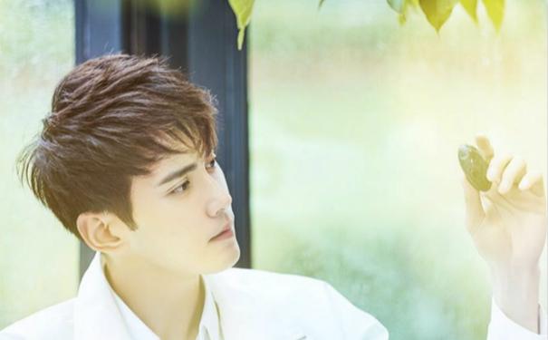 徐正溪为什么是蓝色的眼睛?徐正曦双眼皮是 徐正溪为什么是蓝色的眼睛?徐正曦双眼皮是