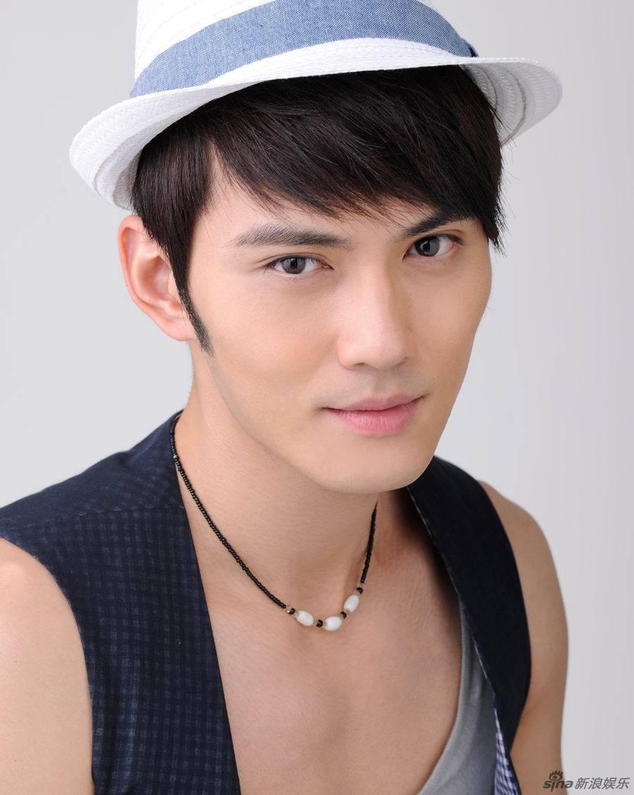 徐正溪为什么是蓝色的眼睛?徐正曦双眼皮是 徐正溪为什么是蓝色的眼睛?徐正曦双眼皮是