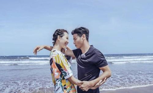 蔡少芬孕肚照曝光获张晋搀扶(蔡少芬三胎大肚照) 蔡少芬孕肚照曝光获张晋搀扶(蔡少芬三胎大肚照)