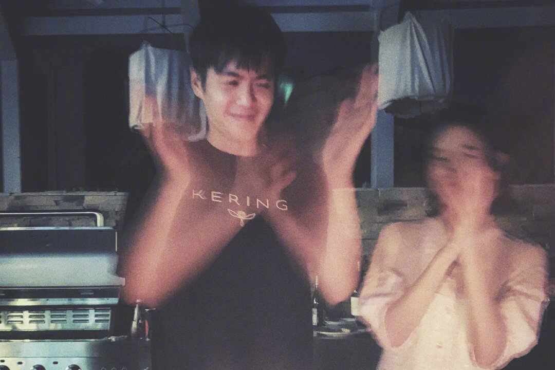 唐艺昕为张若昀庆生，两人同框甜度爆表